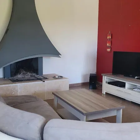 Hébergement de vacances Maison Spacieuse Proche De Saint-emilion *