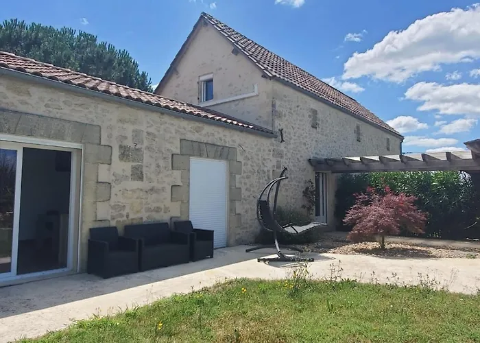 Maison Spacieuse Proche De Saint-emilion 度假居