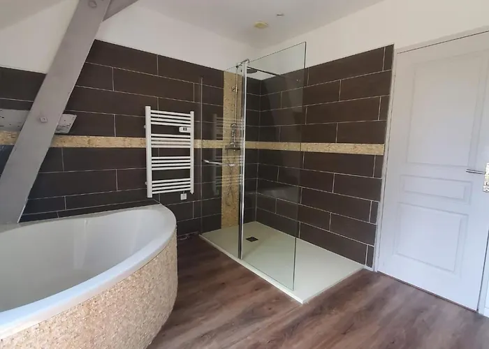 Maison Spacieuse Proche De Saint-emilion 度假居 *